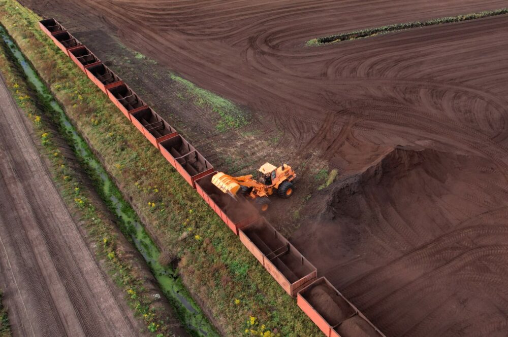 Treset prirodni materijal